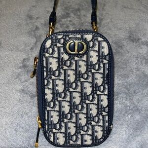 Call’in Dior Phone Holder